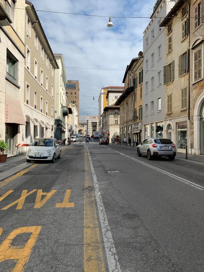 Appartamento Bilocale 1 Piazza Vittoria - Affitti Brevi Italia Bréscia Exterior foto
